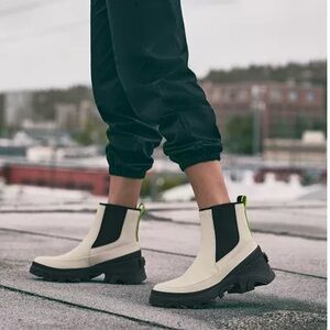Women’s NEW Sorel Brex Chelsea Lug Sole Waterproof Boots NWOB Size 9.5 Ivory